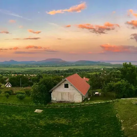 Oereghegyi Panorama Villa, Vila *