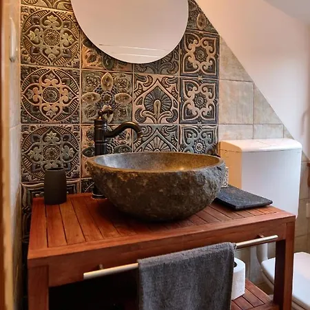 Oereghegyi Panorama Villa, Βίλα