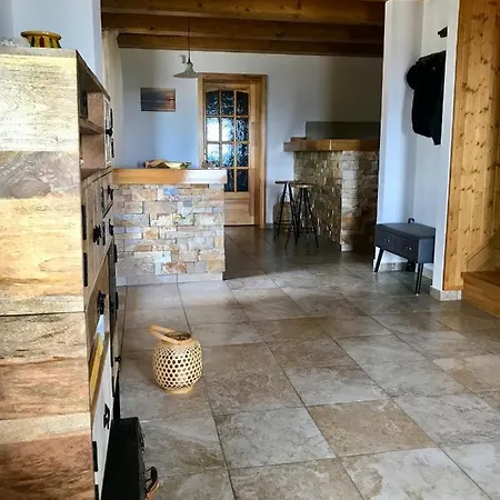 Oereghegyi Panorama Villa, Vila