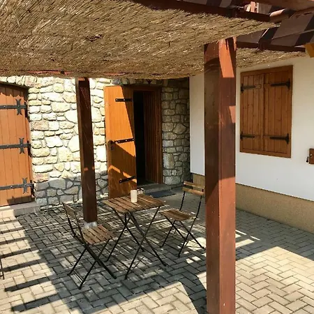 Vila Oereghegyi Panorama Villa,
