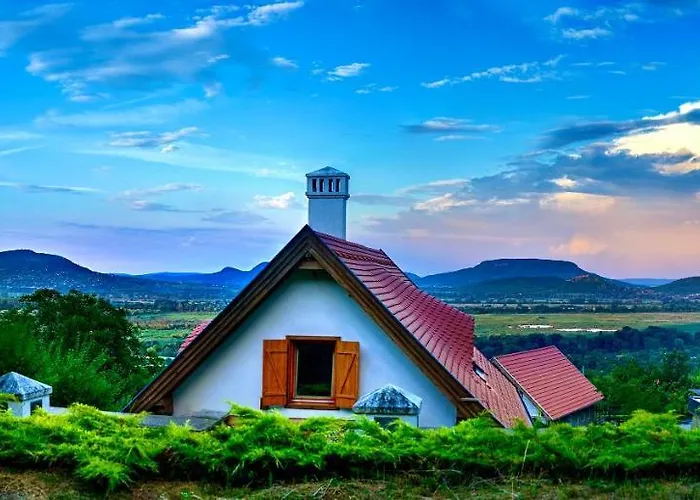 Oereghegyi Panorama Villa, * בלטונדריץ'