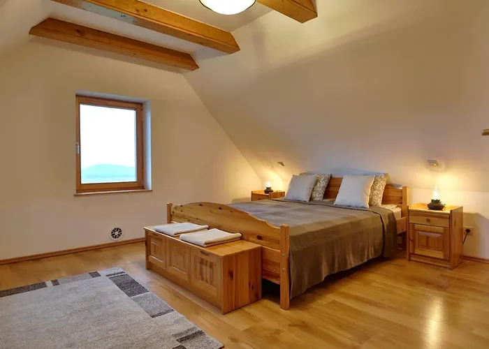 Oereghegyi Panorama Villa, *