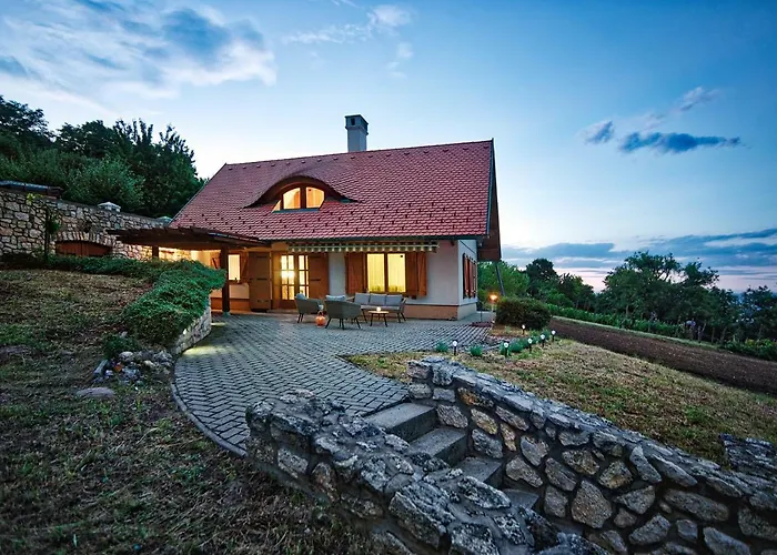 Вилла Oereghegyi Panorama Villa, *