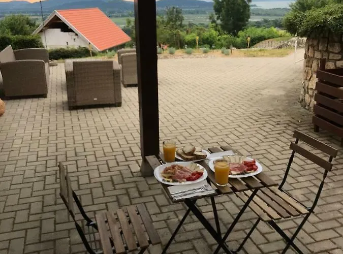 Вилла Oereghegyi Panorama Villa, Балатонедерич